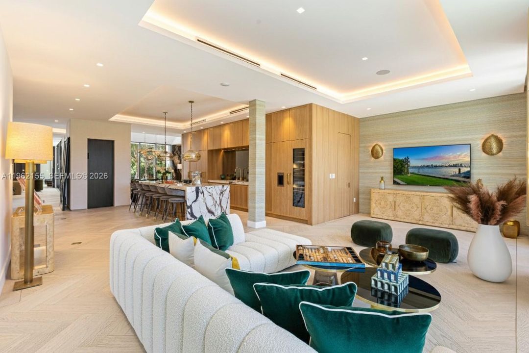 For Sale: $12,900,000 (6 beds, 6 baths, 5151 Square Feet)