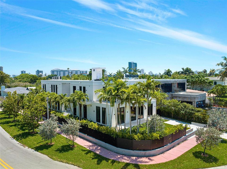 For Sale: $12,900,000 (6 beds, 6 baths, 5151 Square Feet)