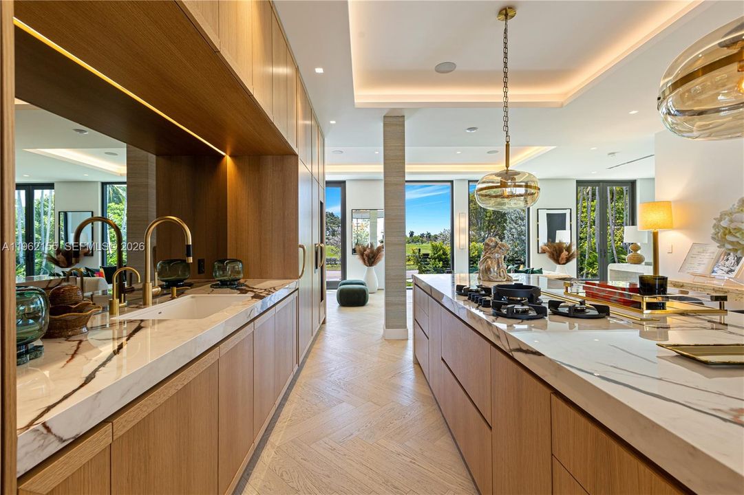 For Sale: $12,900,000 (6 beds, 6 baths, 5151 Square Feet)