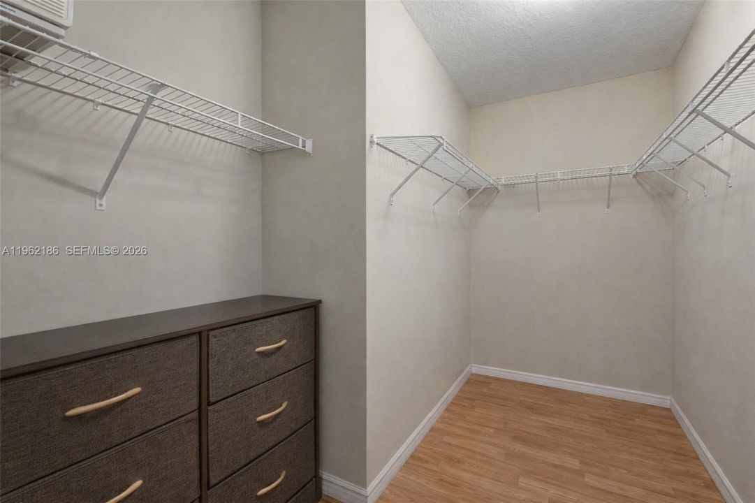 En Venta: $355,000 (3 camas, 2 baños, 1676 Pies cuadrados)