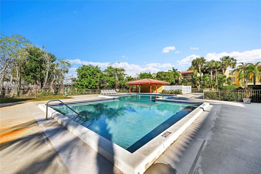 For Sale: $280,000 (2 beds, 2 baths, 1070 Square Feet)