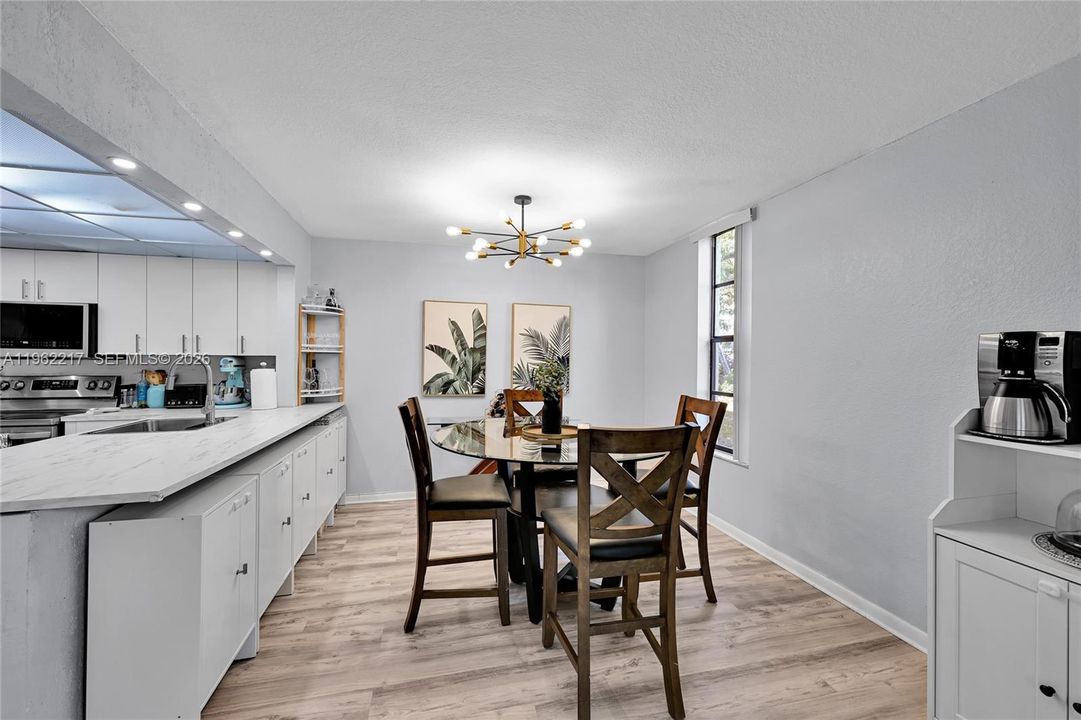 For Sale: $280,000 (2 beds, 2 baths, 1070 Square Feet)