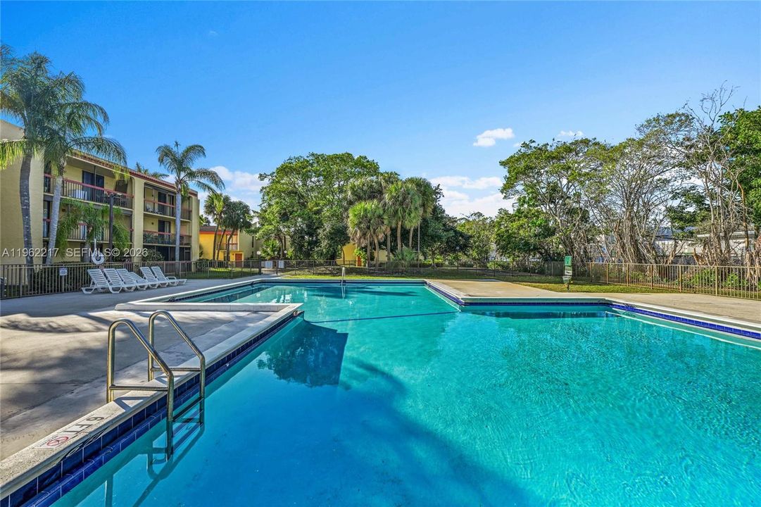 For Sale: $280,000 (2 beds, 2 baths, 1070 Square Feet)