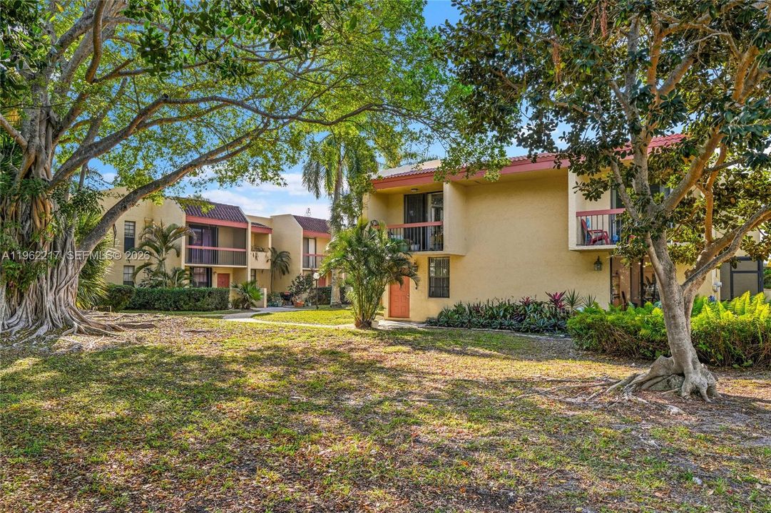 For Sale: $280,000 (2 beds, 2 baths, 1070 Square Feet)