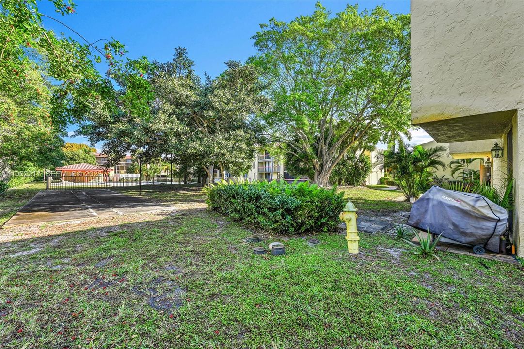 For Sale: $280,000 (2 beds, 2 baths, 1070 Square Feet)