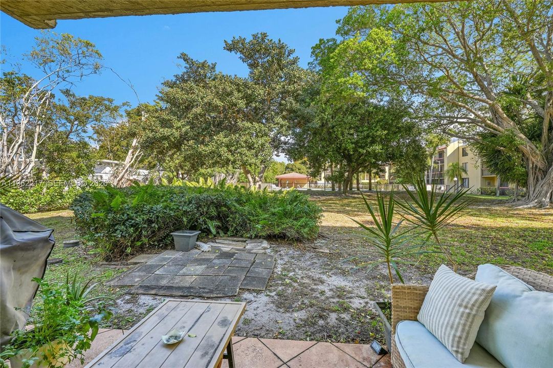 For Sale: $280,000 (2 beds, 2 baths, 1070 Square Feet)