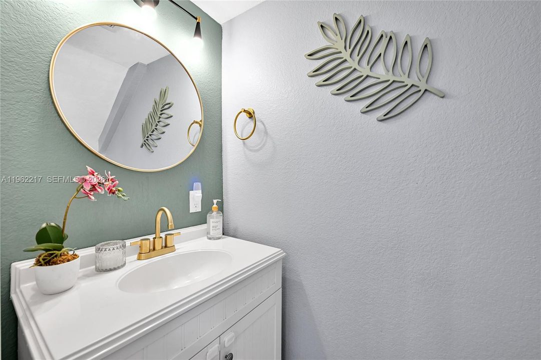 For Sale: $280,000 (2 beds, 2 baths, 1070 Square Feet)