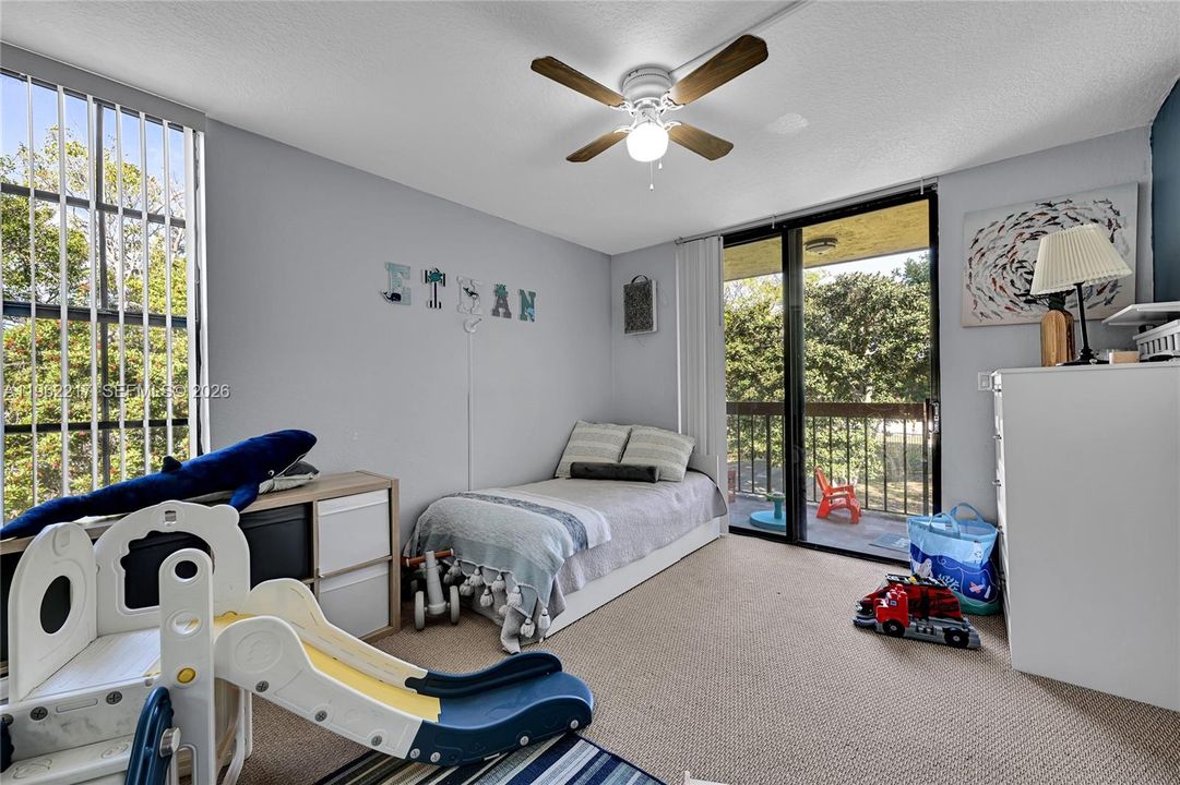 For Sale: $280,000 (2 beds, 2 baths, 1070 Square Feet)