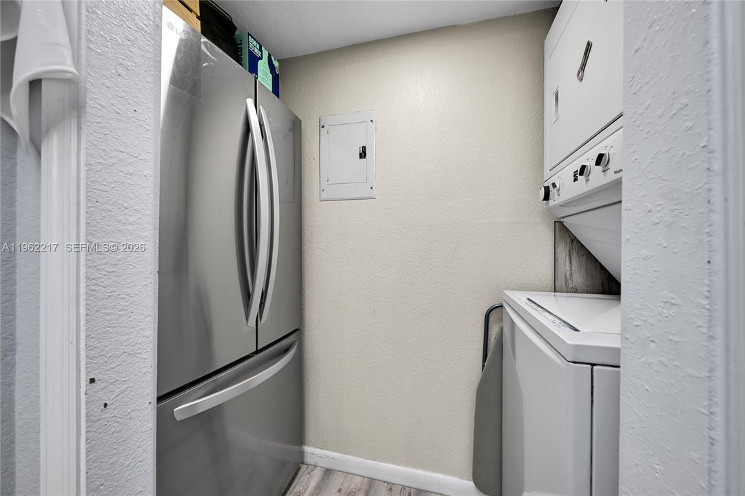 For Sale: $280,000 (2 beds, 2 baths, 1070 Square Feet)