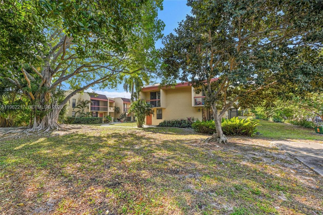 For Sale: $280,000 (2 beds, 2 baths, 1070 Square Feet)