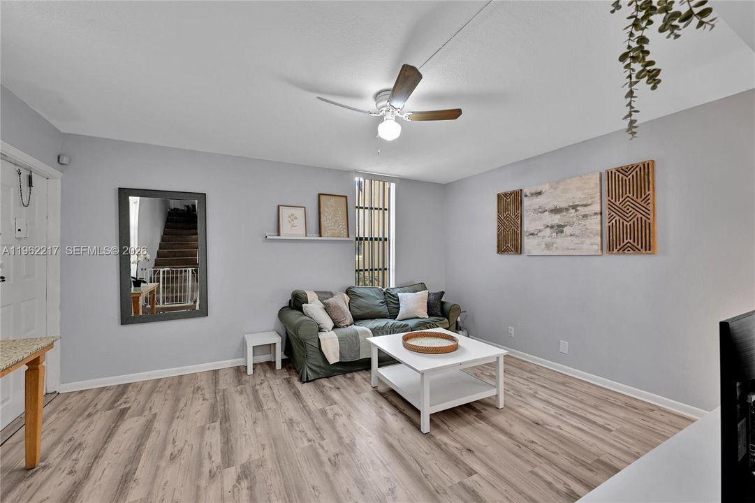 For Sale: $280,000 (2 beds, 2 baths, 1070 Square Feet)