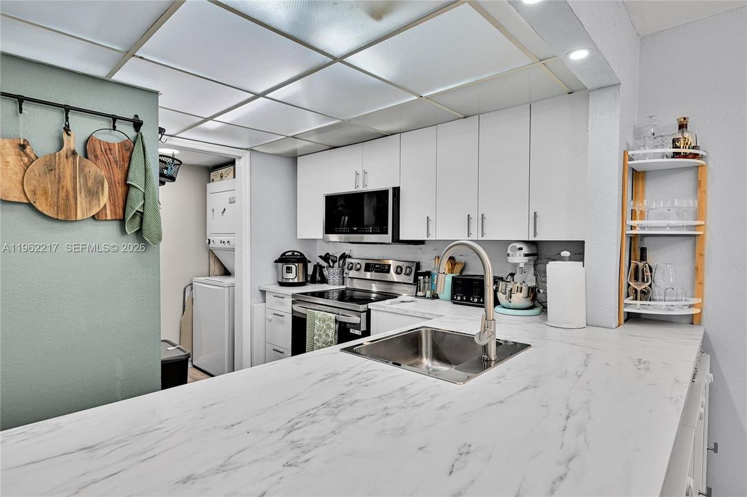 For Sale: $280,000 (2 beds, 2 baths, 1070 Square Feet)
