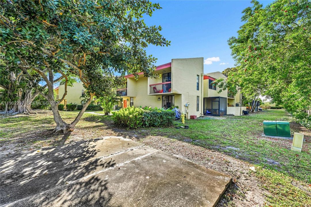 For Sale: $280,000 (2 beds, 2 baths, 1070 Square Feet)