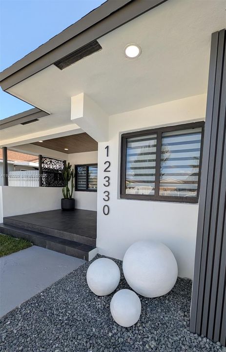 For Sale: $697,000 (4 beds, 2 baths, 1824 Square Feet)