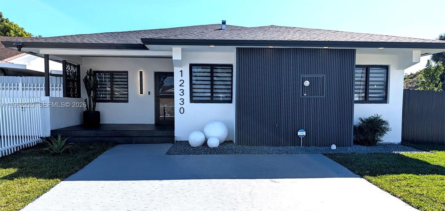 For Sale: $697,000 (4 beds, 2 baths, 1824 Square Feet)