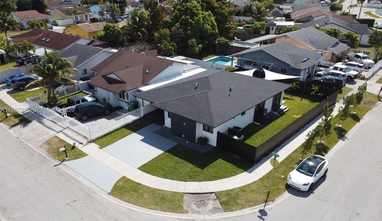 For Sale: $697,000 (4 beds, 2 baths, 1824 Square Feet)