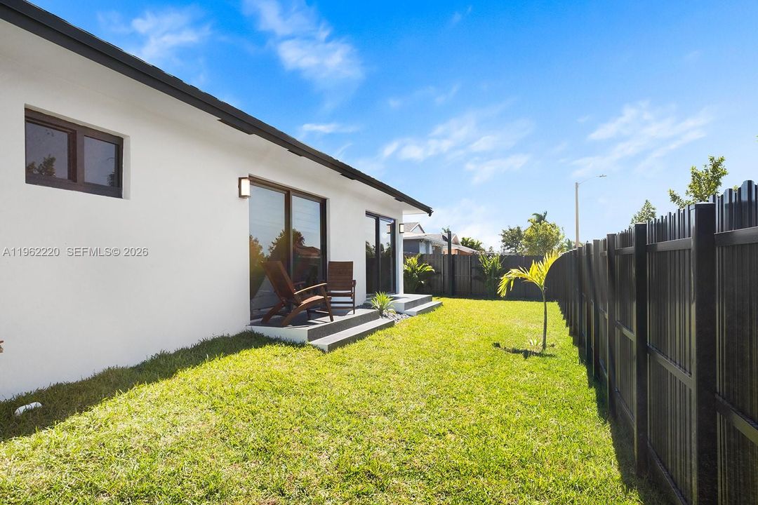 For Sale: $697,000 (4 beds, 2 baths, 1824 Square Feet)