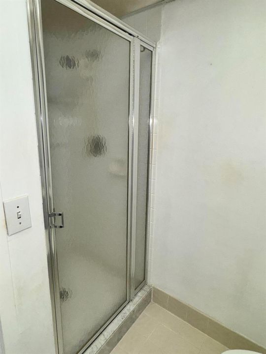 STEP-IN SHOWER
