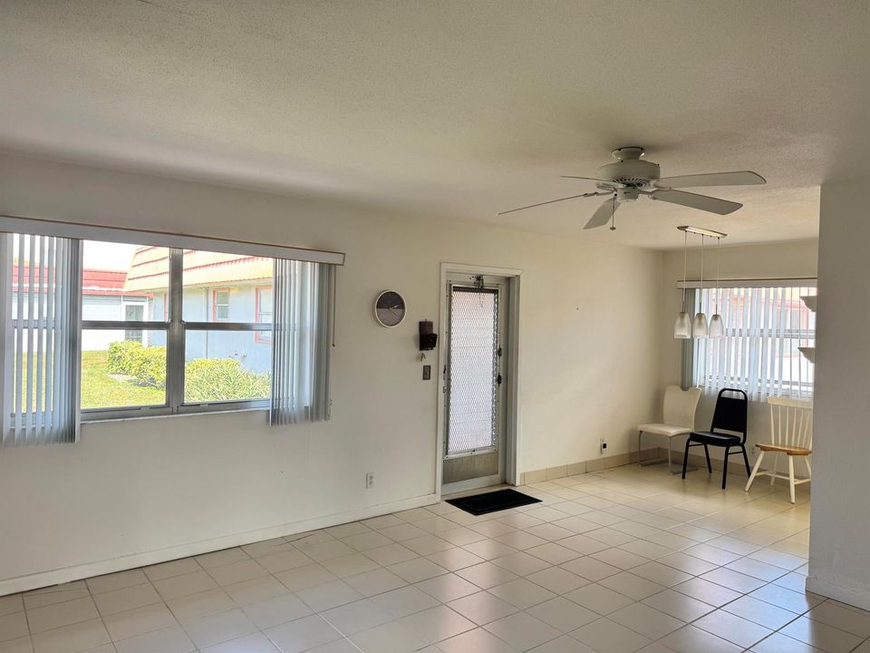 LIVINGROOM/DININGROOM