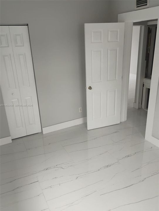 待售: $305,000 (0 贝兹, 0 浴室, 1232 平方英尺)