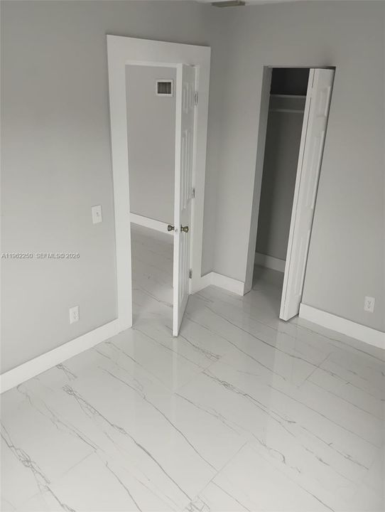 待售: $305,000 (0 贝兹, 0 浴室, 1232 平方英尺)