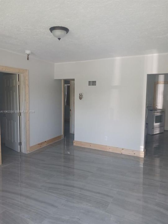 待售: $305,000 (0 贝兹, 0 浴室, 1232 平方英尺)