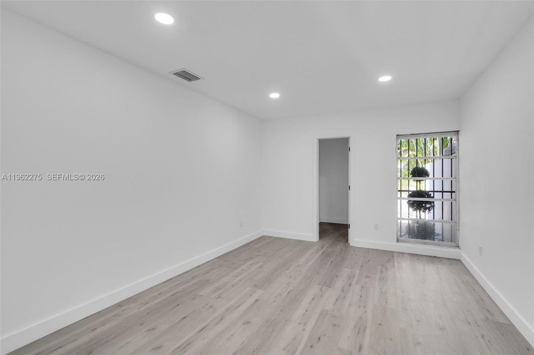 For Sale: $600,000 (2 beds, 2 baths, 1333 Square Feet)