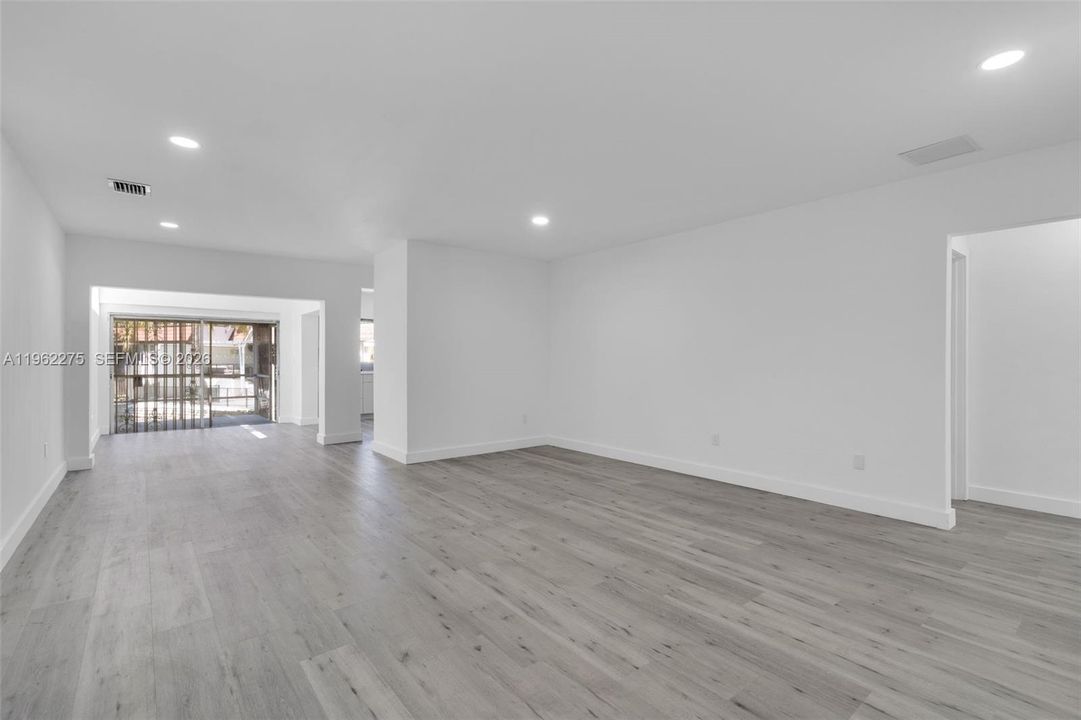 For Sale: $600,000 (2 beds, 2 baths, 1333 Square Feet)