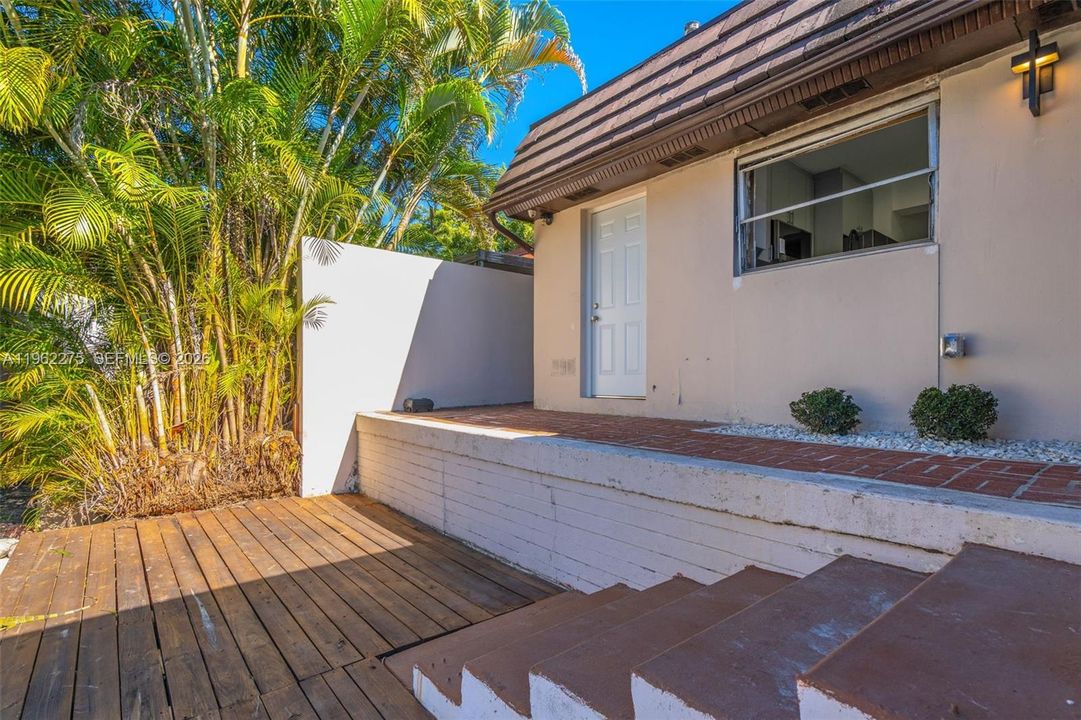 For Sale: $600,000 (2 beds, 2 baths, 1333 Square Feet)