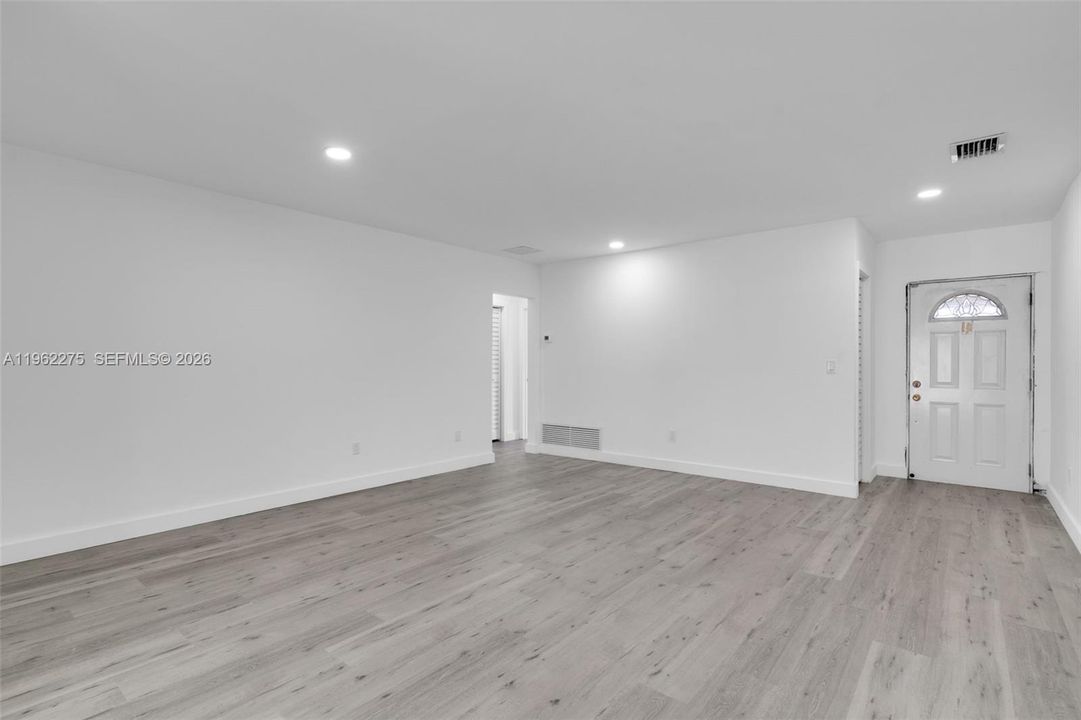 For Sale: $600,000 (2 beds, 2 baths, 1333 Square Feet)