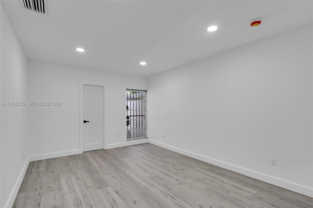 For Sale: $600,000 (2 beds, 2 baths, 1333 Square Feet)