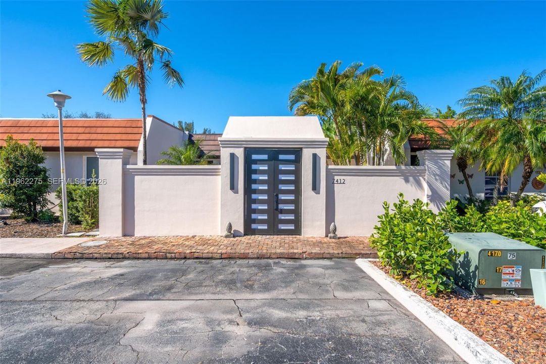 For Sale: $600,000 (2 beds, 2 baths, 1333 Square Feet)
