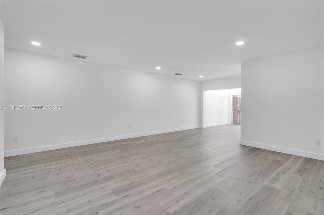 For Sale: $600,000 (2 beds, 2 baths, 1333 Square Feet)