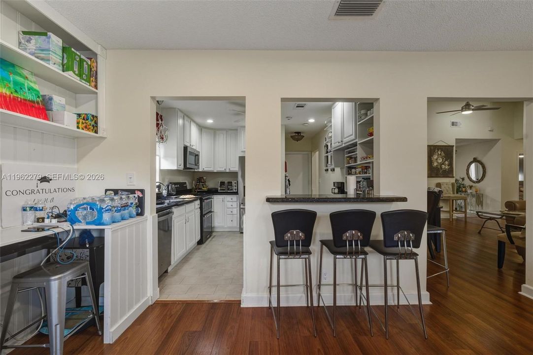 En Venta: $480,000 (3 camas, 2 baños, 1580 Pies cuadrados)