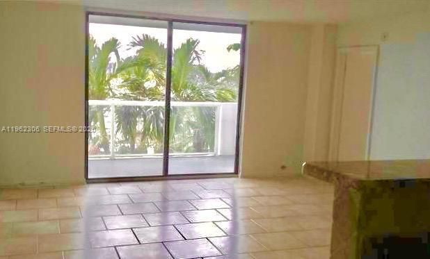 For Sale: $185,500 (2 beds, 2 baths, 1050 Square Feet)