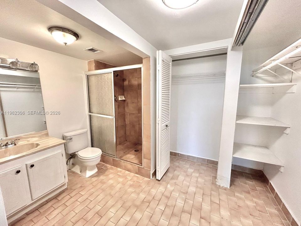 For Sale: $185,500 (2 beds, 2 baths, 1050 Square Feet)