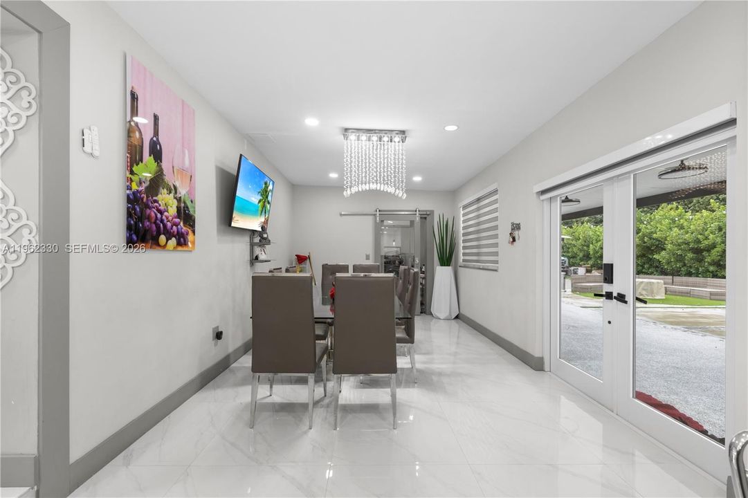 На продажу: $1,049,000 (7 спален, 5 ванн, 3400 Квадратных фут)
