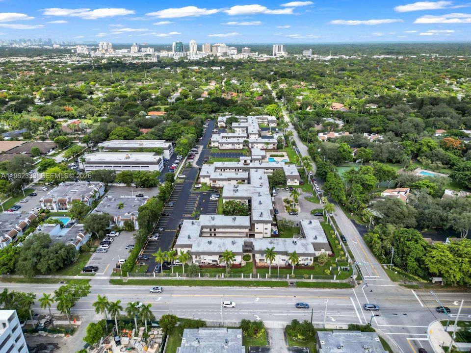 Под контрактом: $325,000 (3 спален, 2 ванн, 1054 Квадратных фут)