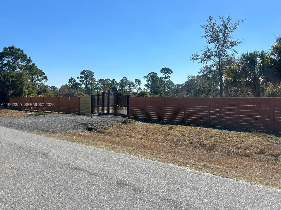 For Sale: $135,000 (1.25 acres)