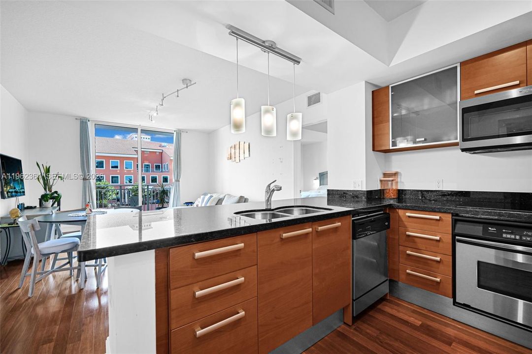 На продажу: $570,000 (2 спален, 2 ванн, 1044 Квадратных фут)