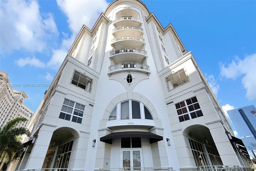 На продажу: $570,000 (2 спален, 2 ванн, 1044 Квадратных фут)