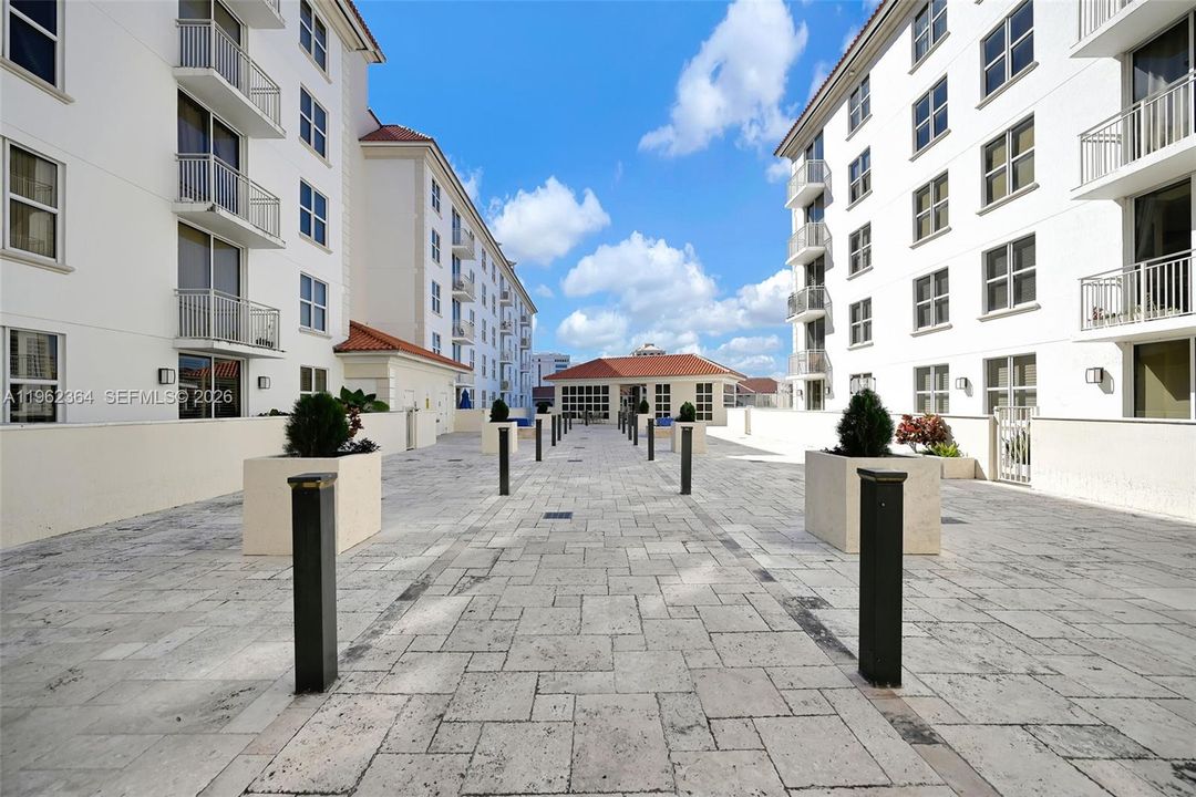 На продажу: $570,000 (2 спален, 2 ванн, 1044 Квадратных фут)