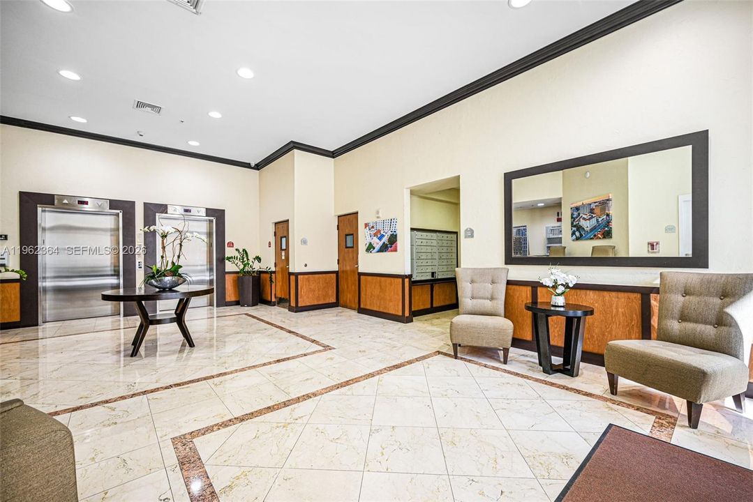 На продажу: $570,000 (2 спален, 2 ванн, 1044 Квадратных фут)