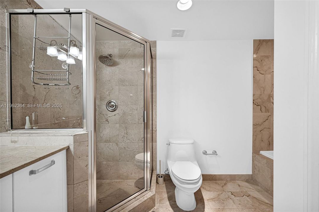 На продажу: $570,000 (2 спален, 2 ванн, 1044 Квадратных фут)