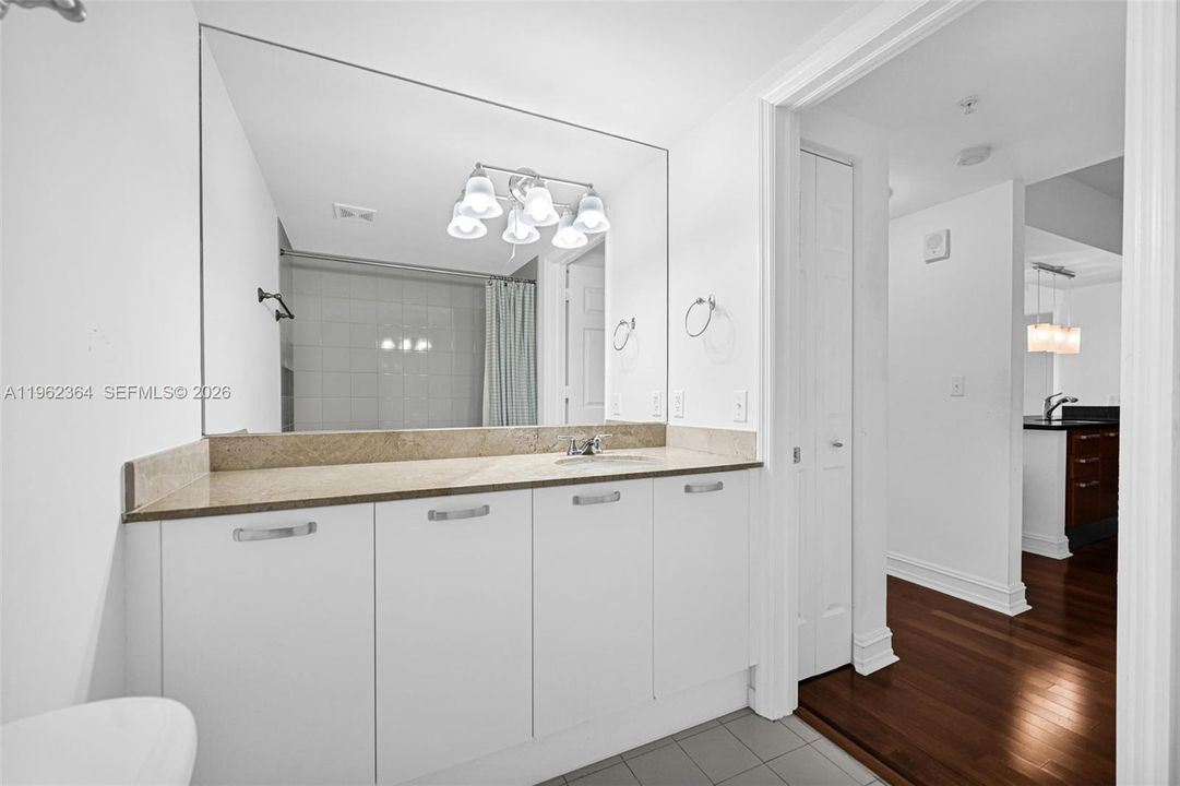 На продажу: $570,000 (2 спален, 2 ванн, 1044 Квадратных фут)