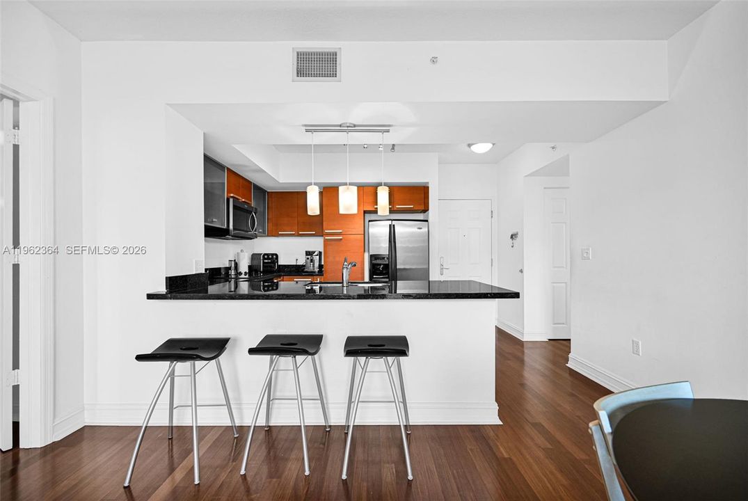 На продажу: $570,000 (2 спален, 2 ванн, 1044 Квадратных фут)