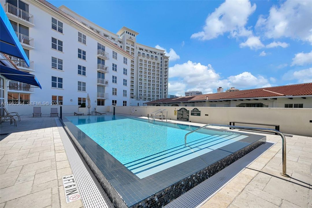 На продажу: $570,000 (2 спален, 2 ванн, 1044 Квадратных фут)