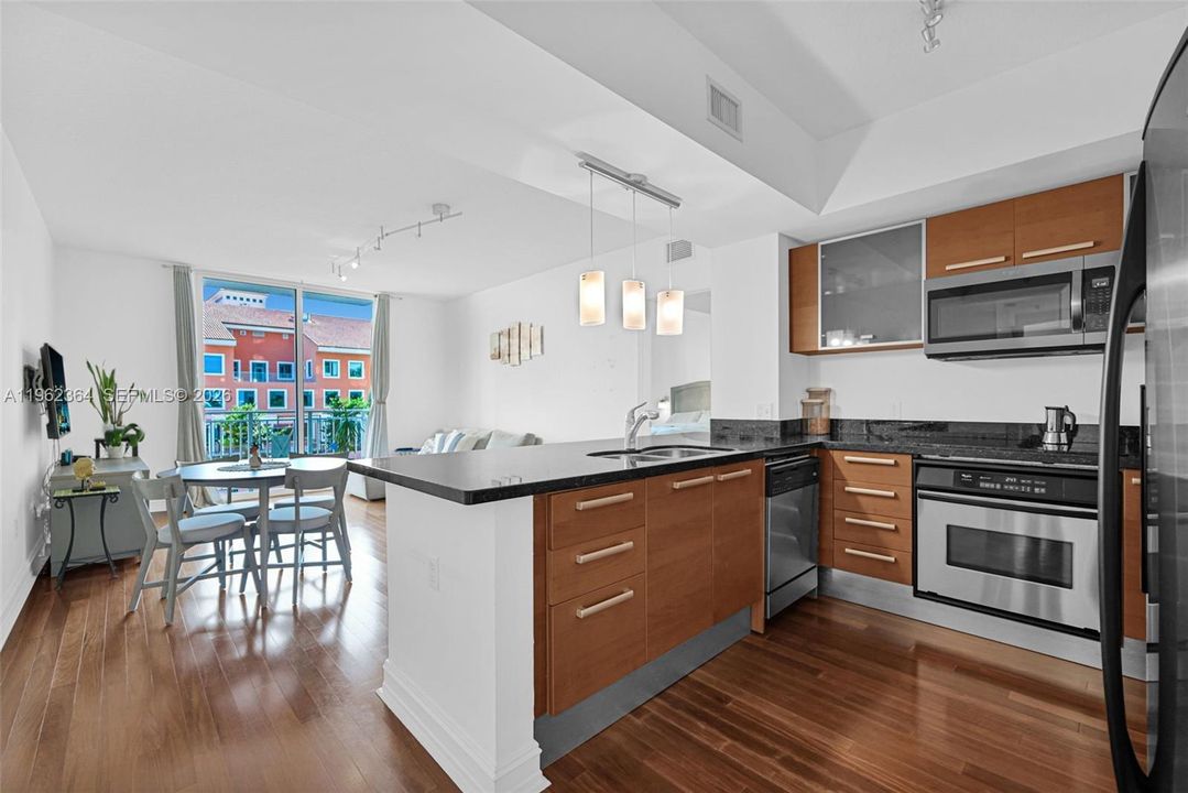 На продажу: $570,000 (2 спален, 2 ванн, 1044 Квадратных фут)