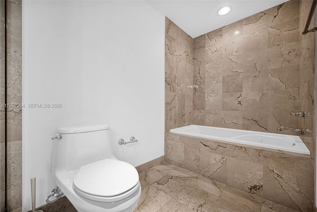 На продажу: $570,000 (2 спален, 2 ванн, 1044 Квадратных фут)