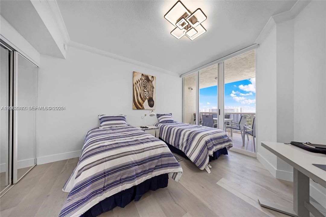Activo con contrato: $9,400 (3 camas, 3 baños, 2100 Pies cuadrados)